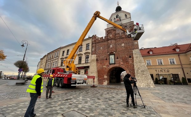 Zegary wracają na Bramę Krakowską i tym razem będą wskazywać właściwy czas