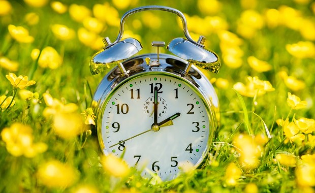 Zegary zwariowały? Nie, to Ziemia przyspiesza!