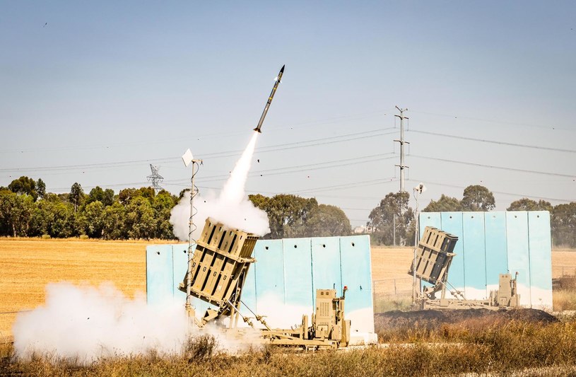 Żelazna Kopuła to system obrony powietrznej Izraela, który chroni państwo przed rakietami i pociskami artyleryjskimi wystrzeliwanymi ze strefy Gazy. USA w dużej części sfinansowały produkcje Żelaznej Kopuły, jednak to Izrael jest jej projektantem, przez co ma prawo weta w sprawie sprzedania ich innym państwom