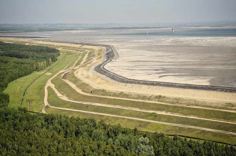 Żelazny Most to największy w Europie zbiornik odpadów poflotacyjnych /Milosz Poloch /Reporter