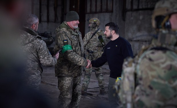 Zełenski na linii frontu. Odwiedził żołnierzy w pobliżu Bachmutu