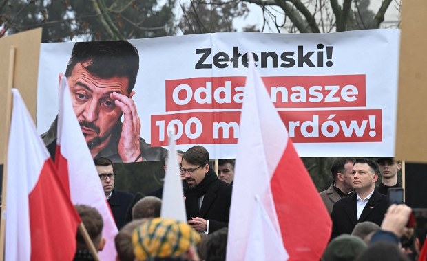 "Zełenski! Oddaj nasze 100 miliardów!". Pikieta Konfederacji przed Sejmem