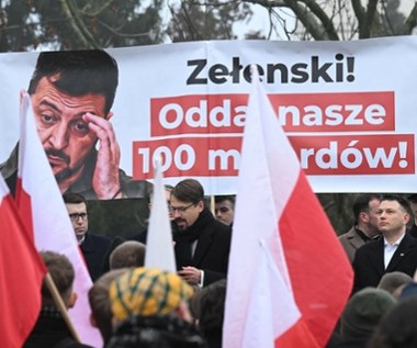 "Zełenski! Oddaj nasze 100 miliardów!". Pikieta Konfederacji przed Sejmem