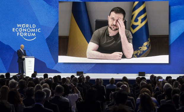 Zełenski odpowiada Kissingerowi i wzywa do większego zdecydowania 