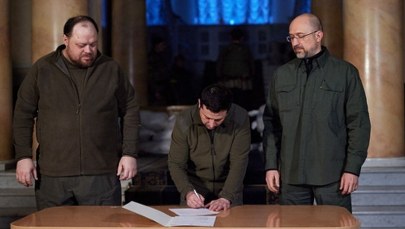 Zełenski podpisał wniosek o przyjęcie Ukrainy do UE. “Historyczny moment”