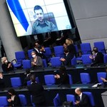 Zełenski w Bundestagu: Po 80 latach znów dzieje się to samo