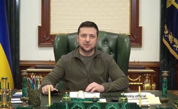 Zełenski z gabinetu prezydenta rzuca Rosjanom wyzwanie: Jestem tu