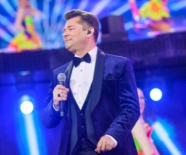 Zenek Martyniuk w przeboju zespołu Czerwone Gitary. Poradził sobie?