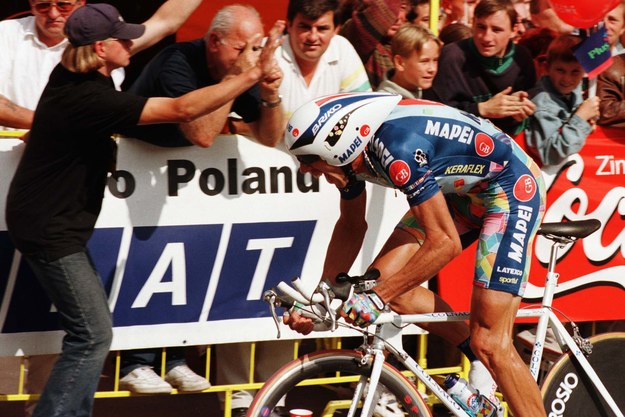 Zenon Jaskuła podczas jazdy indywidualnej na czas - ostatniego etapu 54. kolarskiego wyścigu Tour de Pologne 1997 /	WOJTEK SZABELSKI /PAP
