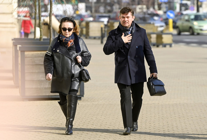 Zenon Martyniuk z żoną w drodze na pogrzeb Jana Hryniaka /Jacek Kurnikowski /AKPA