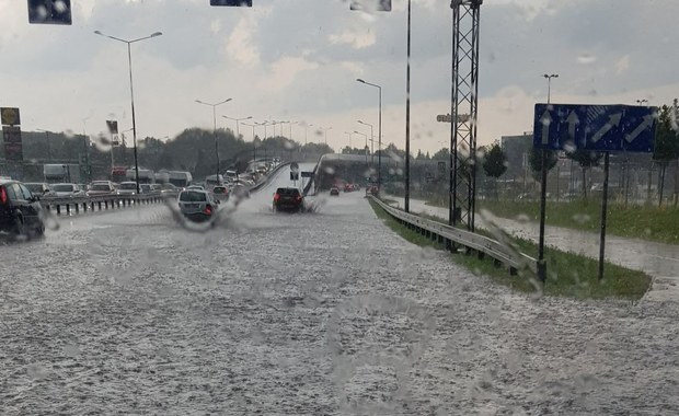 Zerwane dachy, podtopione ulice. Nad krajem przetoczyły się nawałnice