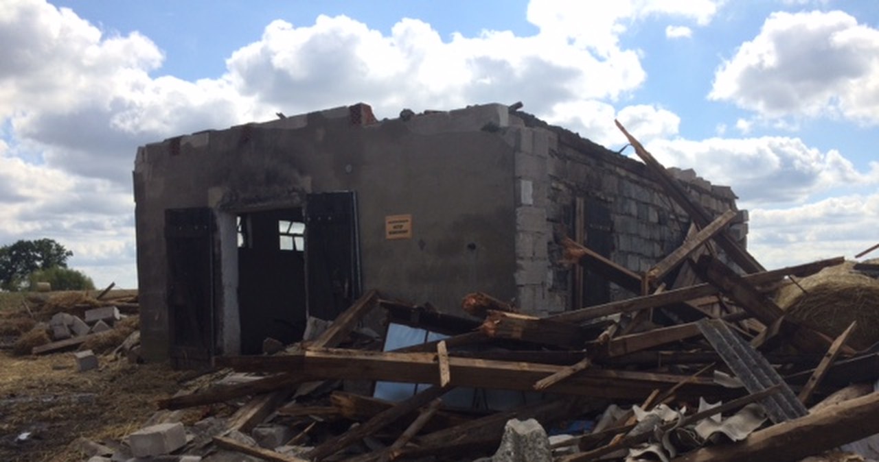 Zerwane dachy, połamane konary... Okolice Nakła po nawałnicy