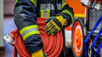 Zerwany balkon w Jeleniej Górze. Są pierwsze ustalenia nadzoru budowlanego