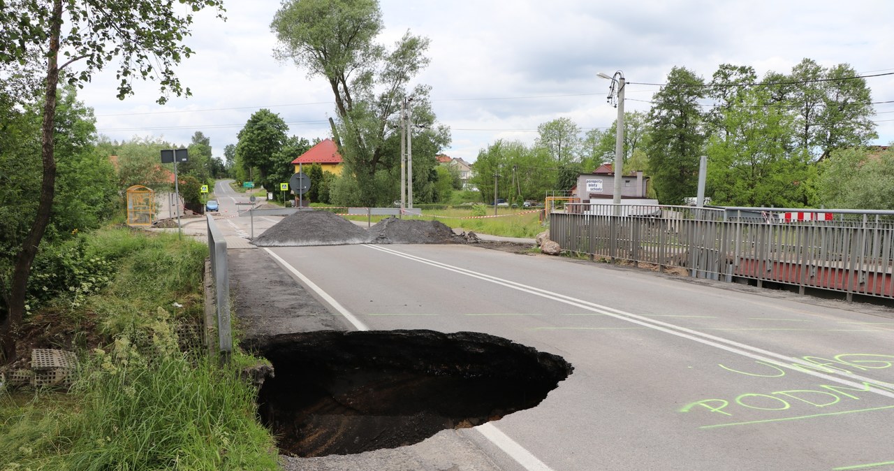 Zerwany most w Alwerni na drodze Kraków - Oświęcim 