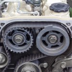 Zerwany pasek rozrządu uderza bez ostrzeżenia. Mechanicy znają jeden sposób