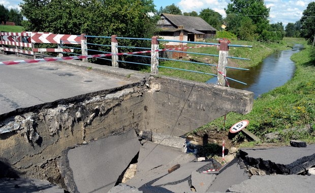 Zerwany przez wodę most w Rudce na Podkarpaciu