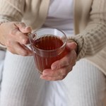 Zerwij podczas spaceru i zaparz pyszną herbatę. Pozwoli ci szybciej zasnąć i rozświetli skórę