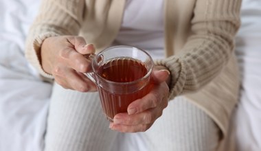 Zerwij podczas spaceru i zaparz pyszną herbatę. Pozwoli ci szybciej zasnąć i rozświetli skórę