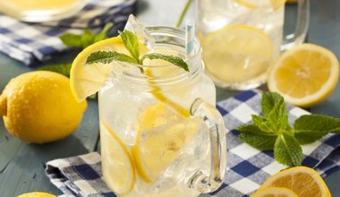 ​Zerwij w ogrodzie i dodaj do lemoniady. Goście będą zachwyceni smakiem