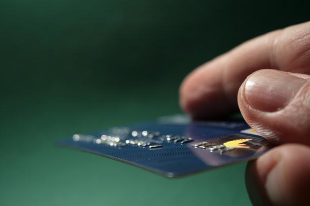 Zeskanowanie karty płatniczej może oznaczać, iż ktoś zacznie nam kraść pieniądze z konta bankowego /&copy; Panthermedia