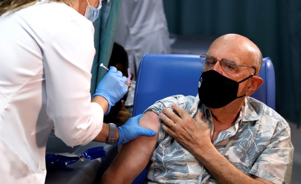 Zespół ds. Covid-19 przy PAN: Szczepienie się jedyną racjonalną decyzją