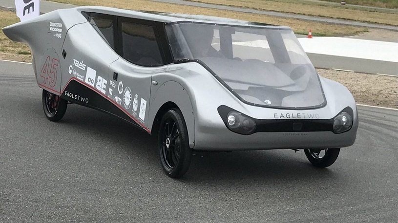 Zespół Łódź Solar Team wicemistrzem Europy w wyścigach solarnych pojazdów /Geekweek