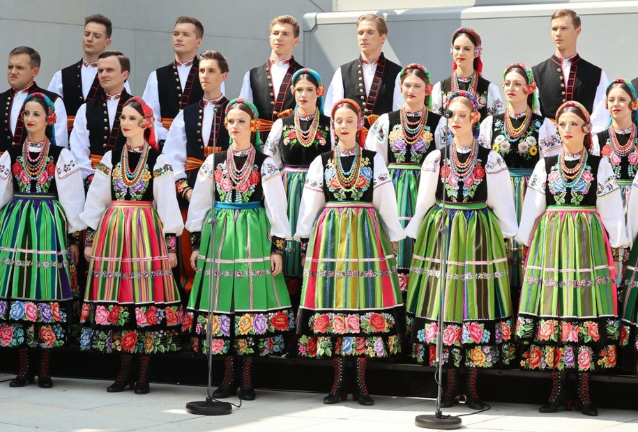 Zespół "Mazowsze". 75 lat legendy na światowych scenach /Piotr Molecki /East News