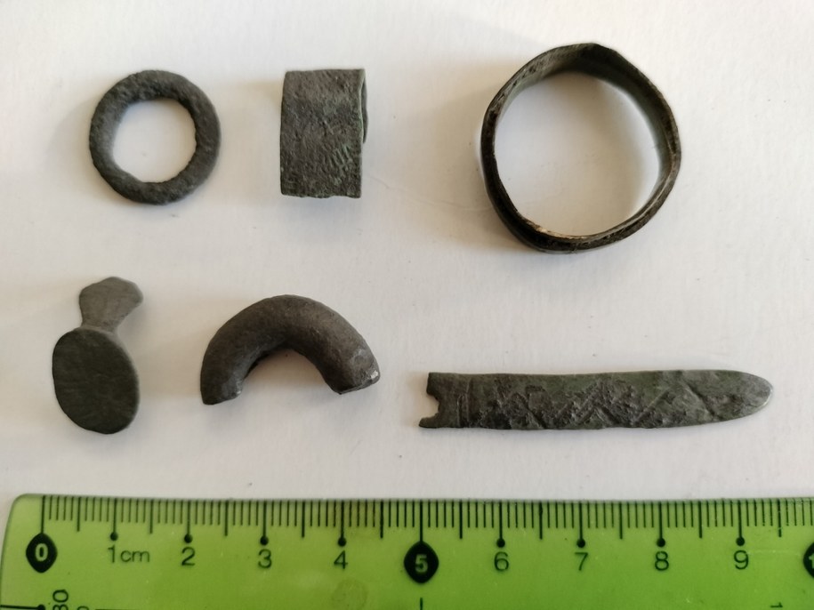 Zespół ozdób wykonanych z brązu pochodzących z wczesnego średniowiecza /WUOZ w Lublinie Delegatura Zamość /