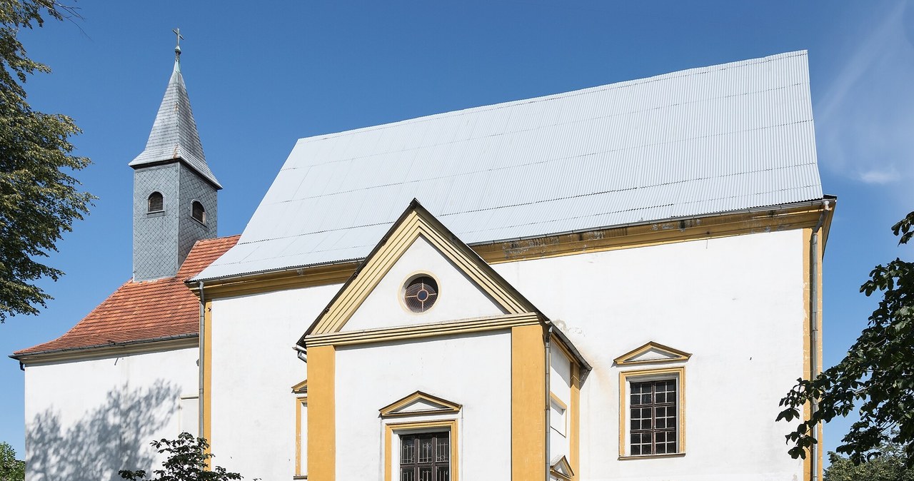 Zespół poklasztorny kapucynów w Świdnicy trafił na sprzedaż. Cena robi wrażenie. Źródło: Jacek Halicki, Wikimedia Commons /