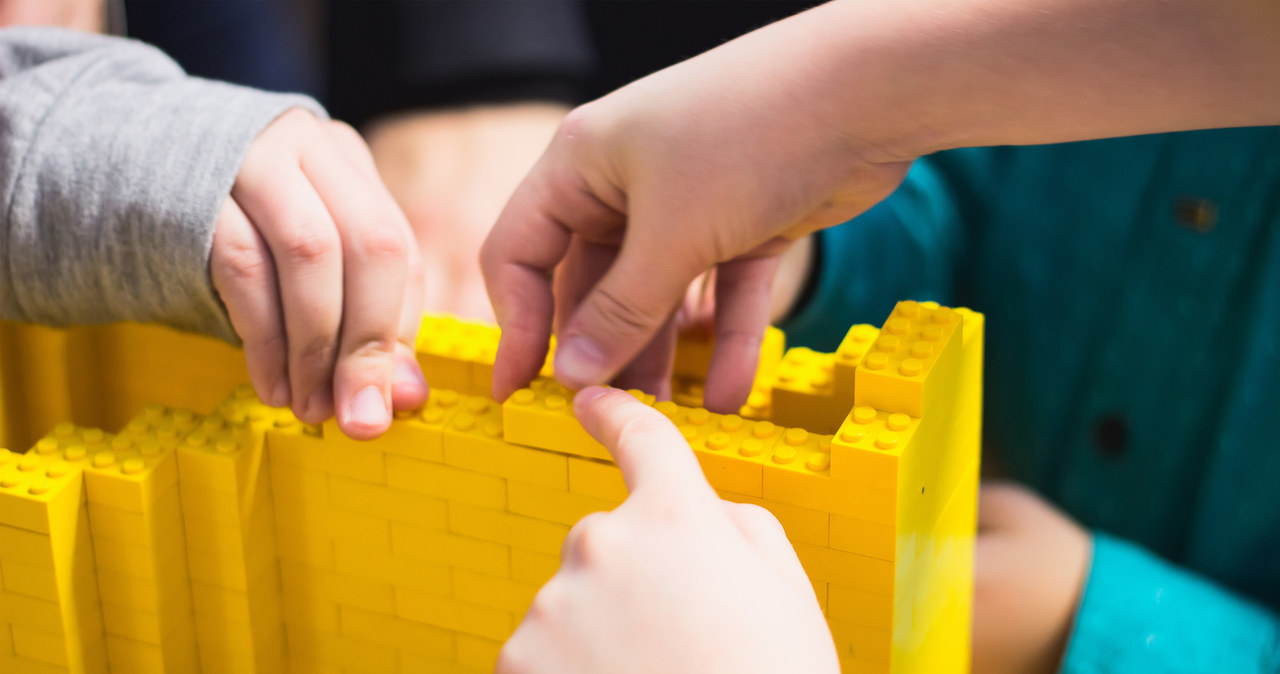 Zestaw LEGO Braille Bricks dostępny dla każdego. Pomogą w nauce alfabetu /123RF/PICSEL