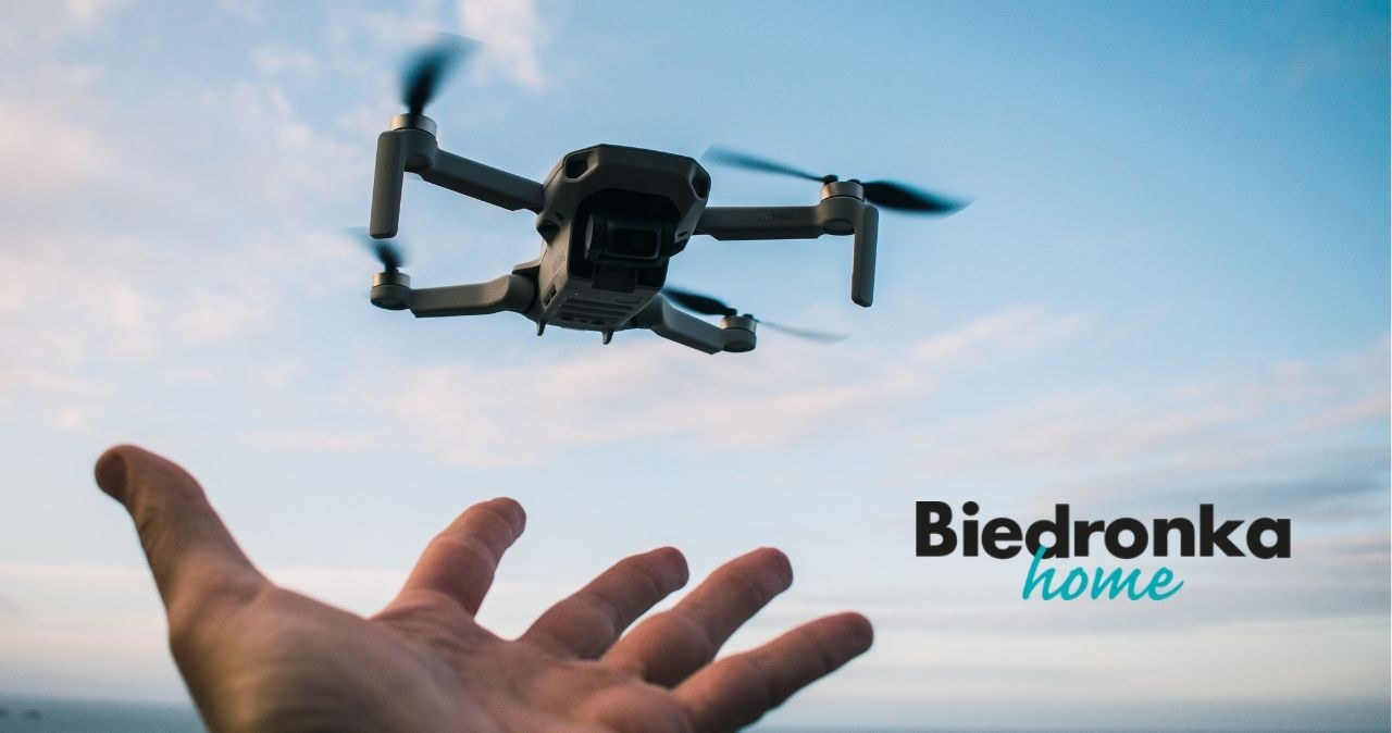 Zestaw z dronem i pokrowcem za mniej niż 200 zł? Biedronka Home zaskakuje nową ofertą /adobestock /INTERIA.PL