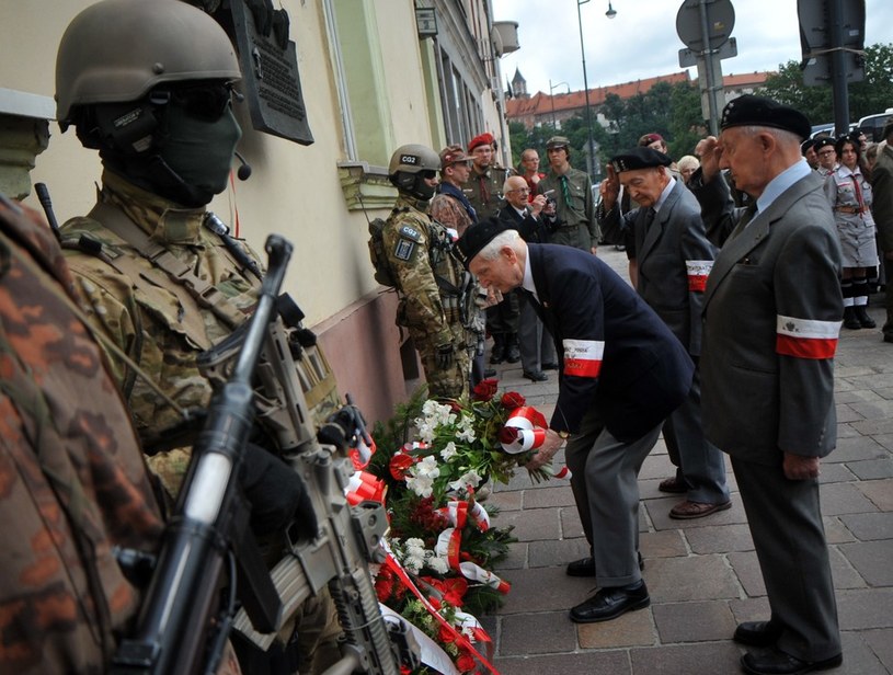 Zeszłoroczne uroczystości upamiętniające zamach na Koppego przy ul. Powiśle w Krakowie /Marek Lasyk/REPORTER  /East News