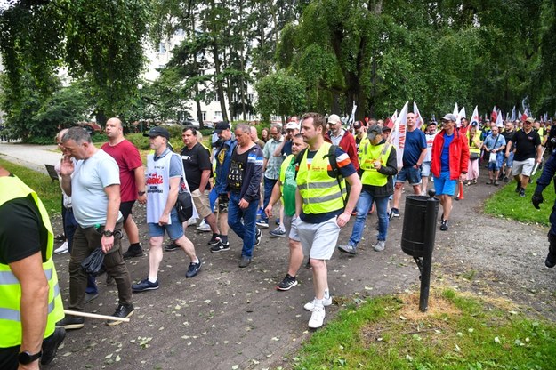 Zeszłoroczny protest członków górniczych i hutniczych związków zawodowych przed siedzibą MKiŚ / 	Radek Pietruszka   /PAP