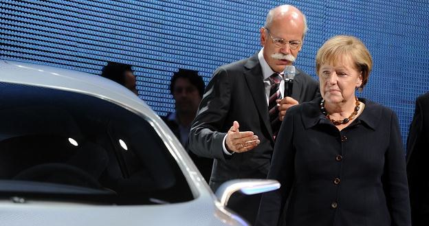 Zetsche opowiada o samochodach Angeli Merkel /AFP