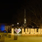 ​Zgaśnie iluminacja Placu Litewskiego. Upamiętnią ofiary Wielkiego Głodu w Ukrainie