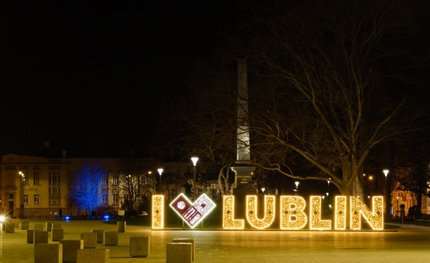 ​Zgaśnie iluminacja Placu Litewskiego. Upamiętnią ofiary Wielkiego Głodu w Ukrainie