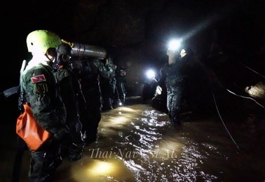Zginął ratownik biorący udział w akcji wydostania dzieci z jaskini w Tajlandii