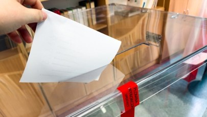 Zginęło niemal 500 kart do głosowania. Policja wkroczyła do akcji