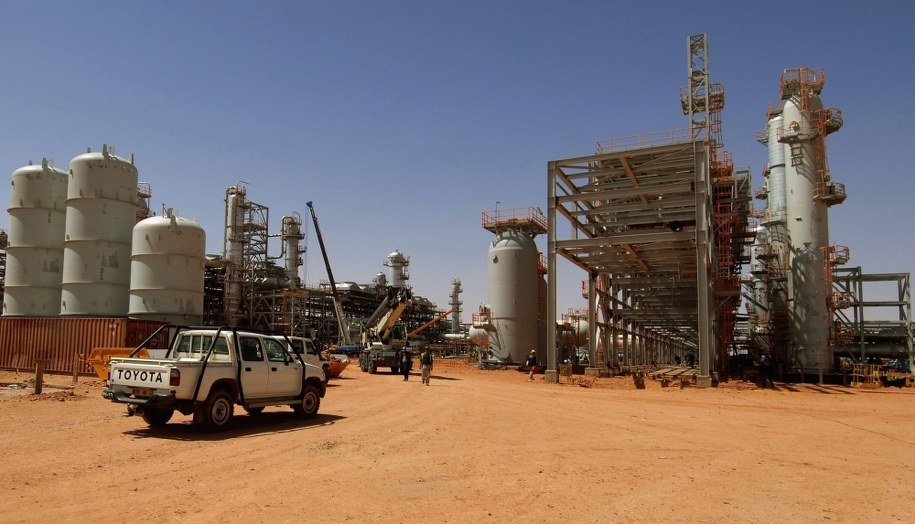 Zginęło ok. 50 zakładników uwięzionych w kompleksie gazowym In Amenas /KJETIL ALSVIK /PAP/EPA