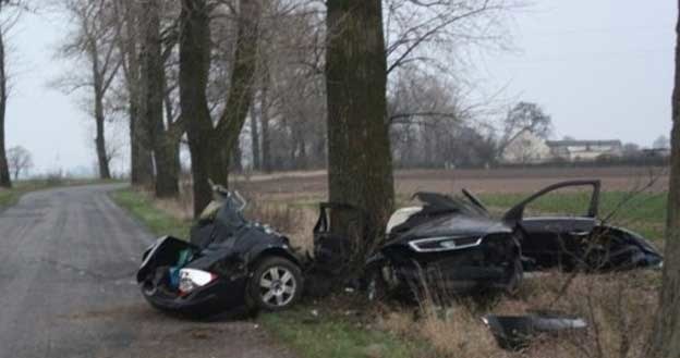 Zginęły trzy osoby, czwarta jest ciężko ranna /Policja