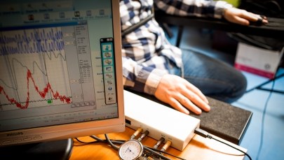 Zgłaszających kradzież auta chcieli badać wariografem. Policja wyjaśnia, kto wydał polecenie