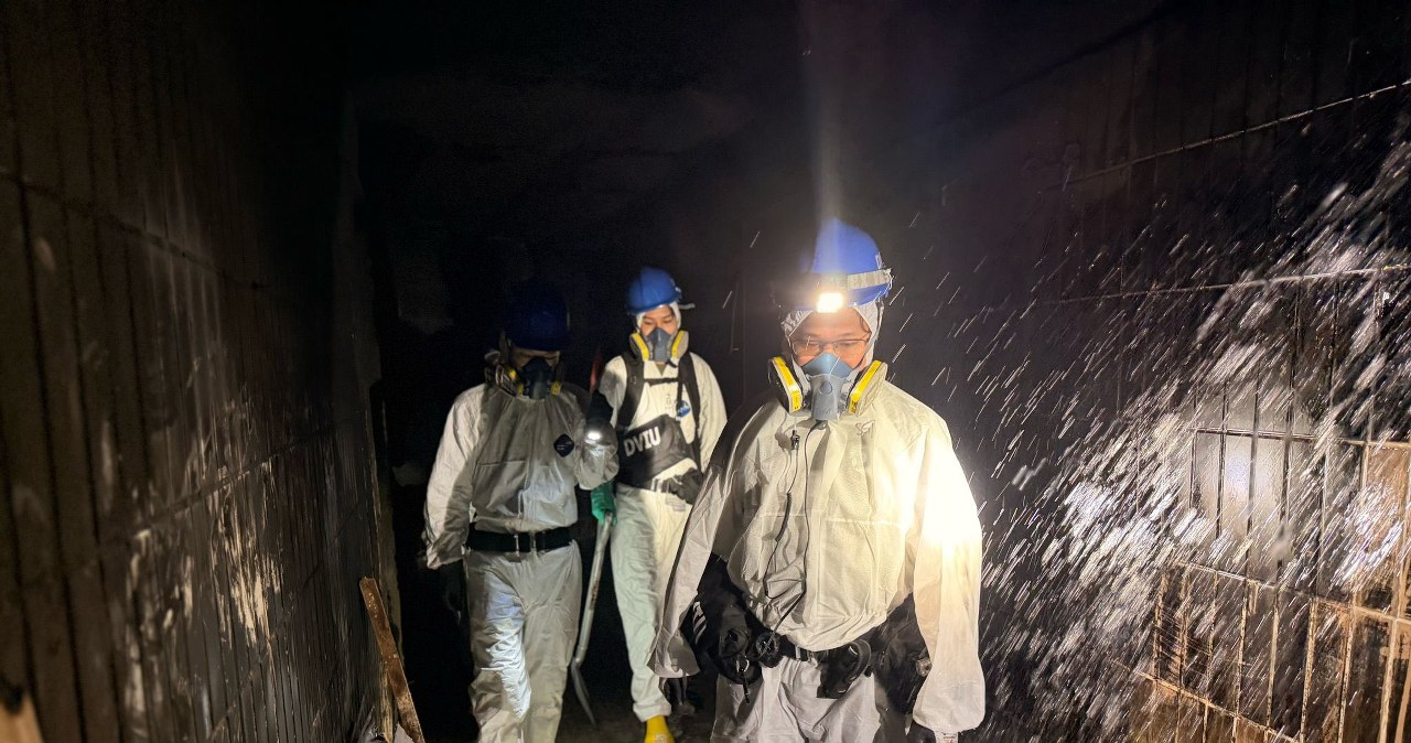 Zgliszcza po pożarze wieżowców w Hongkongu. Galeria