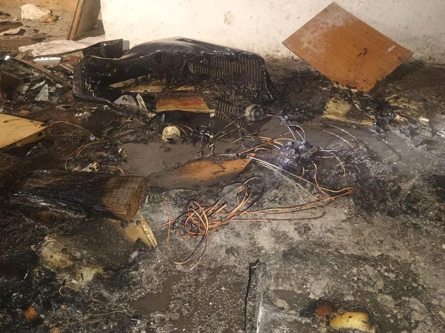 Zgliszcza w starym młynie /KPP Puławy /Policja