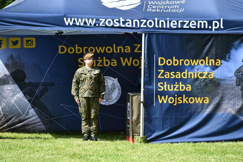 Zgłoszenia do dobrowolnej zasadniczej służby wojskowej. Błaszczak podał nowe dane