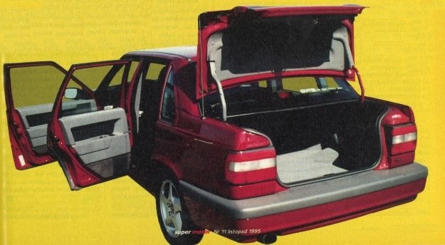 Zgodnie z modą Volvo 850 T5 napędzane jest silnikiem pięciocylindrowym. Wg norm ECE zużywa on 6,9/8,5/12,9 l/100 km. Model '95 można rozpoznać po tylnych światłach. /Motor