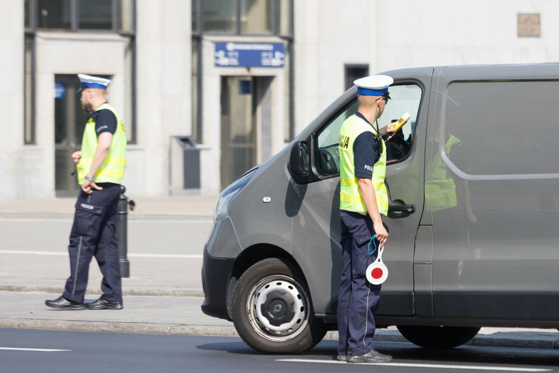 Zgodnie z nowymi przepisami jazda po pijanemu nie musi oznaczać utraty auta /Tomasz Jastrzębowski /East News