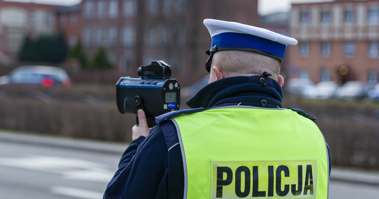 Zgodnie z nowymi przepisami, prawo jazdy można będzie stracić za przekroczenie prędkości o 30 km/h /Stanislaw Bielski/REPORTER /East News