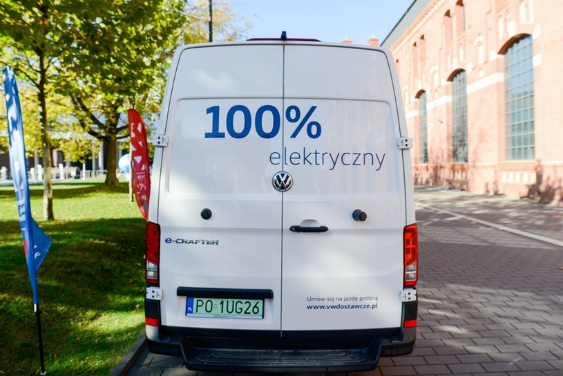 Zgodnie z poprawką, prawo jazdy kategorii B, będzie uprawniała do prowadzenia auta o DMC do 4250 kg, a nie 3500 kg. Pod warunkiem, że napęd będzie elektryczny /Piotr Kamionka /Reporter