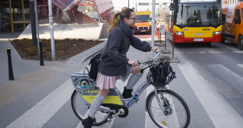 Zgodnie z przepisami rower musi posiadać określone elementy wyposażenia / Andrzej Iwanczuk /East News