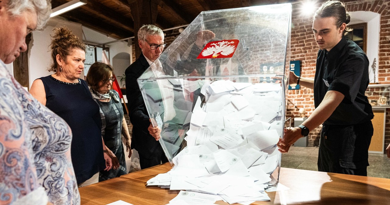 Zgodnie z wynikami exit pool frekwencja w II turze wyborów prezydenckich wyniosła 72,8 proc. /Krzysztof Kaniewski/REPORTER /East News
